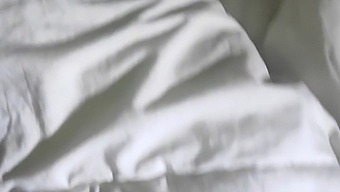 Je Baise La Chatte Chaude D'Une Adolescente Aux Gros Seins Naturels