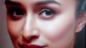 ششمین کامینگ شرادا کاپور با روغن و اسباب بازی جنسی