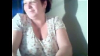 Femme Expérimentée Révèle Ses Seins Sur Webcam-Partie 2