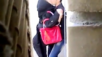 Une Arabe Sexy Se Prend Deux Bites À La Fois Sur Webcam