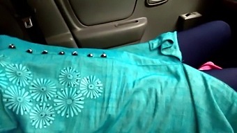 Rencontre En Voiture De La Belle-Mère Avec Son Oncle, Sexe Public Risqué