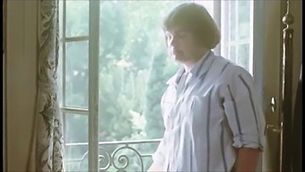 Européenne Mature Et Belle-Mère Dans Un Bain Rétro Classique