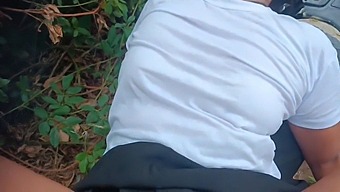 ช่องคลอดแน่นของเด็กนักเรียนถูกทะลวงโดยไม่มีถุงยางในสวรรค์