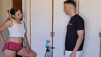 Une Milf Argentine Curieuse Se Fait Prendre En Caméra Par Son Voisin