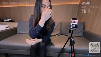 Japansk Kone Når Orgasme Under Telefonsex