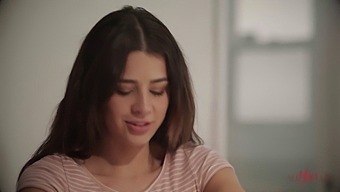 Kylie Rocket Et Ariel X Dans Une Session Chaude De Ciseaux Lesbiens