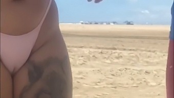 나는 서퍼였고, 해변에서 온 젊은 남자가 물속에서 쇼를 해줬어.